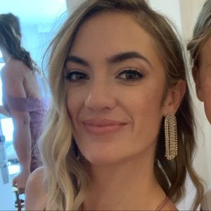 Meet your Posher, Alexandra